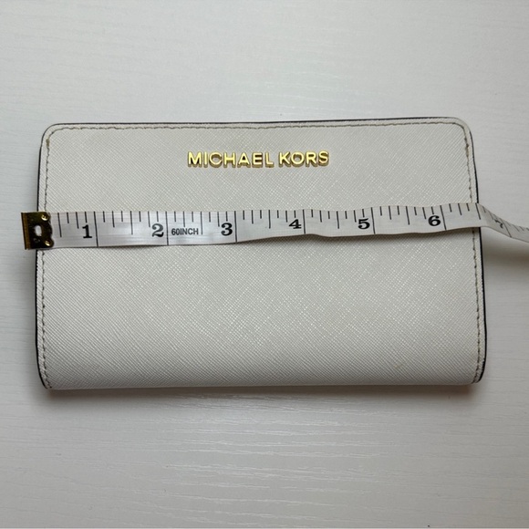 Michael Kors EUC Cream Wallet with Gold Accents - Picture 10 of 11